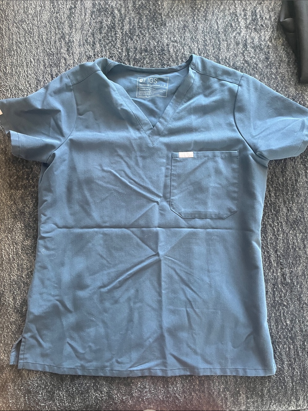 FIGS V-Neck Scrub top Chest Pocket